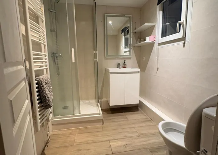 아파트 A Quelques Pas De La Gare - Rer A 사르투르빌